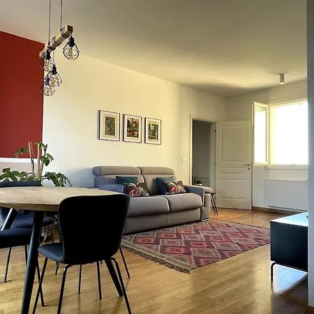 Moderno In Tenuta Melloni Апартаменты *